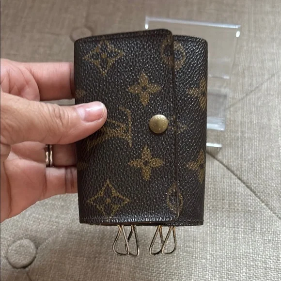 6 Key Holder Louis Vuitton Dark Brown Monogram Wallet - Picture 7 of 9